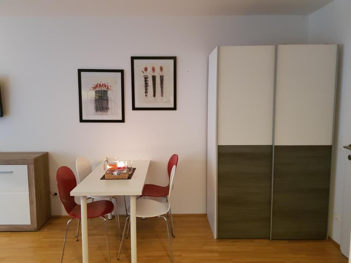 Bullsliving Kaisermuehlen Apartment Erni Next To Uno City ウィーン エクステリア 写真