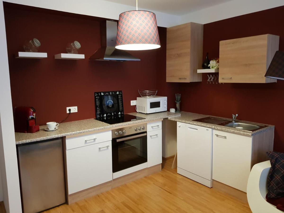 Bullsliving Kaisermuehlen Apartment Erni Next To Uno City ウィーン エクステリア 写真